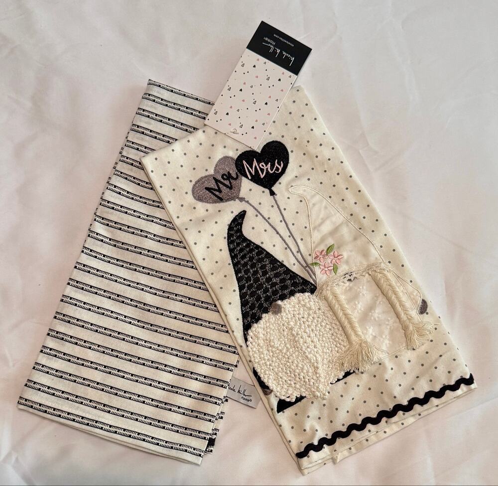 Set of 2 Kitchen Towels Bride & Groom Gnomes Wedding Couple